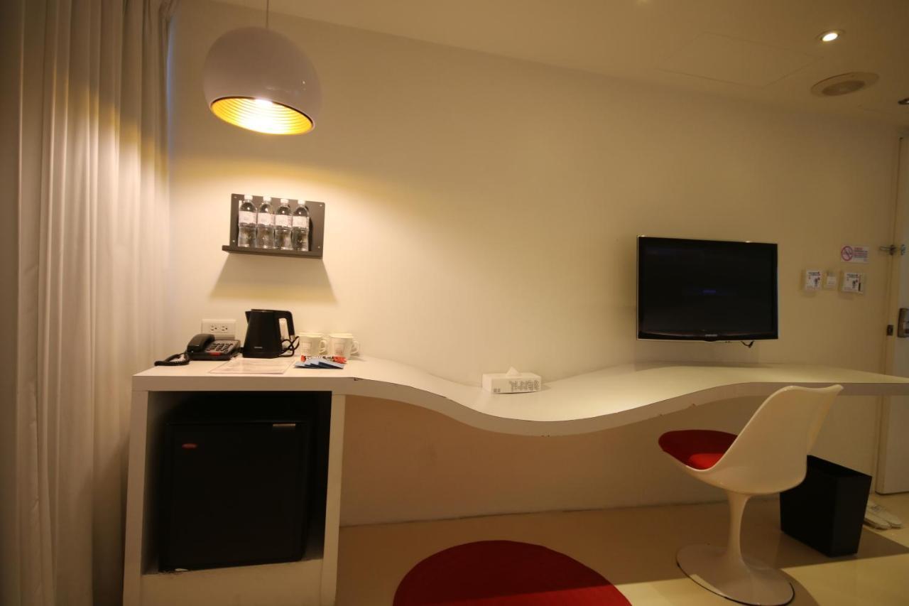 Hotel Papa Whale-Kaohsiung Formosa Boulevard Extérieur photo