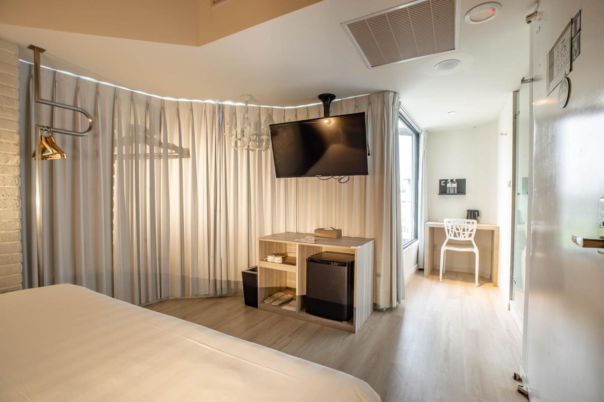 Hotel Papa Whale-Kaohsiung Formosa Boulevard Extérieur photo