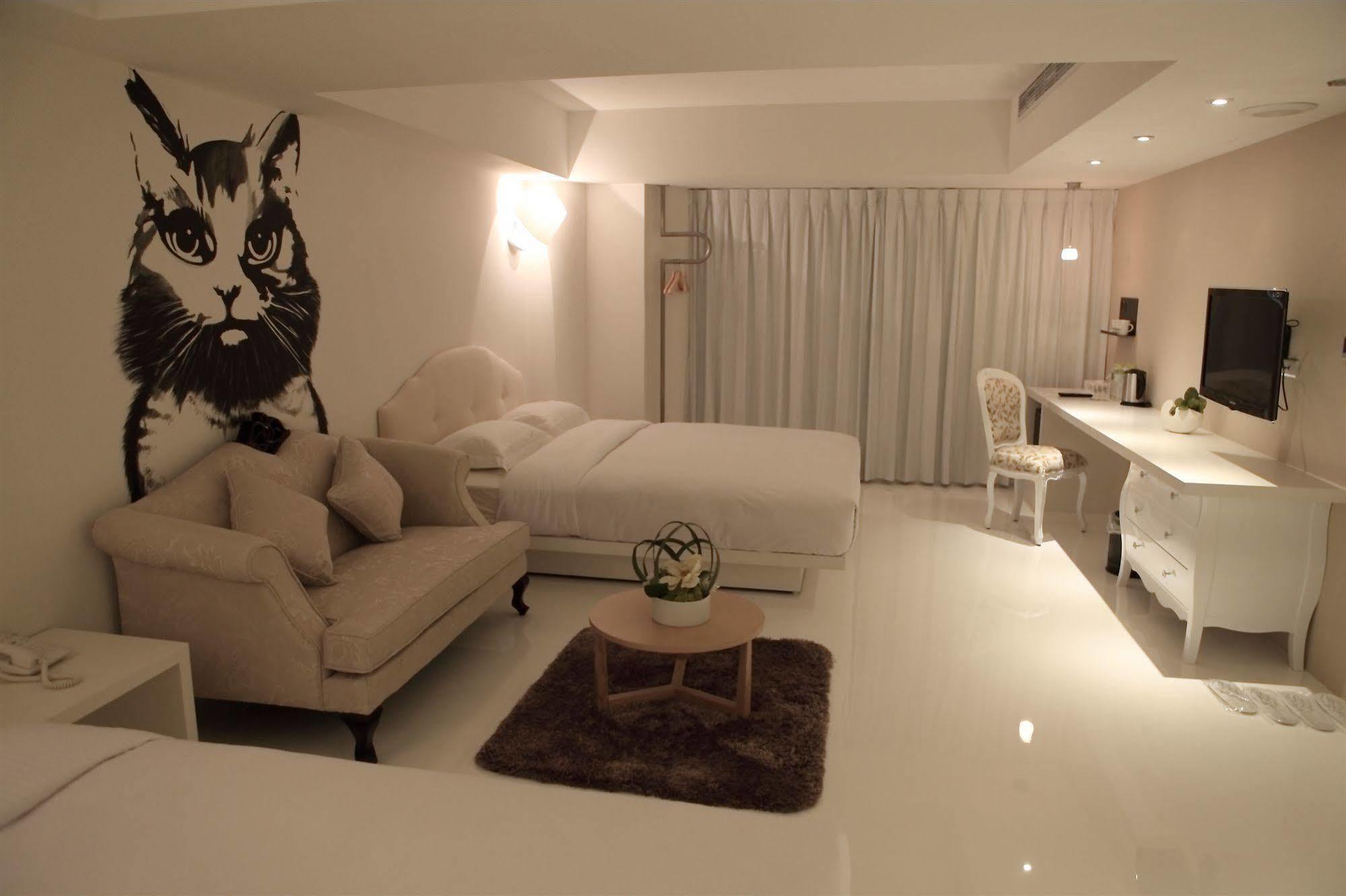 Hotel Papa Whale-Kaohsiung Formosa Boulevard Extérieur photo