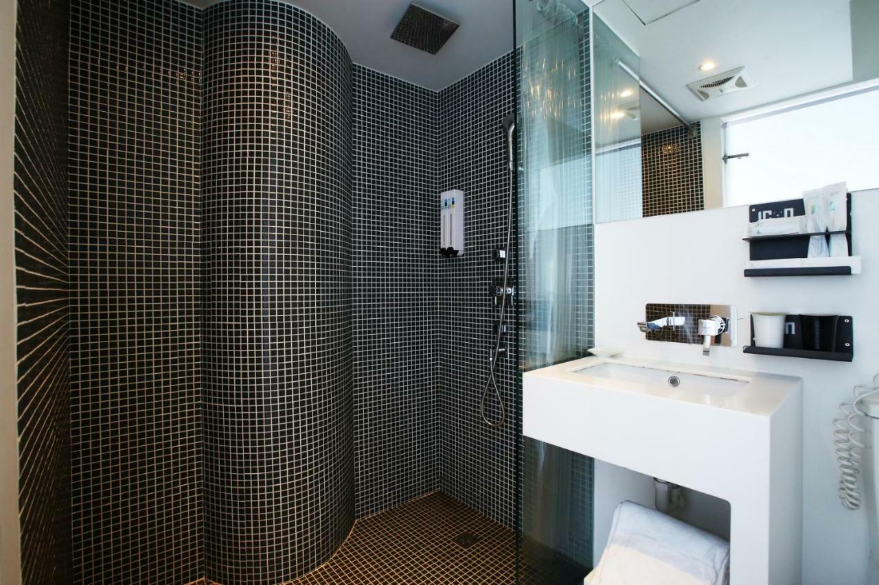Hotel Papa Whale-Kaohsiung Formosa Boulevard Extérieur photo